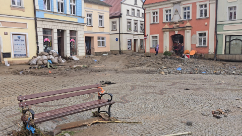 Rozmycie wału zbiornika w Stroniu Śląskim wywołało katastrofę. Mieszkańcy wciąż pamiętają tę tragedię - 2