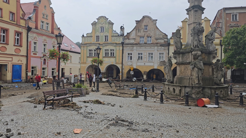 Rozmycie wału zbiornika w Stroniu Śląskim wywołało katastrofę. Mieszkańcy wciąż pamiętają tę tragedię - 3