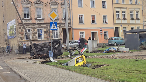 Rozmycie wału zbiornika w Stroniu Śląskim wywołało katastrofę. Mieszkańcy wciąż pamiętają tę tragedię - 4