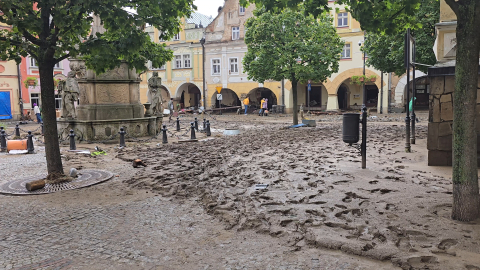 Rozmycie wału zbiornika w Stroniu Śląskim wywołało katastrofę. Mieszkańcy wciąż pamiętają tę tragedię - 6