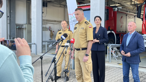 Ruszył remont jeleniogórskiej jednostki straży pożarnej, zniszczonej w powodzi. Ratownicy czekali rok - 8