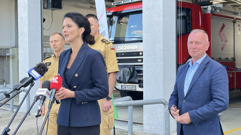 Ruszył remont jeleniogórskiej jednostki straży pożarnej, zniszczonej w powodzi. Ratownicy czekali rok - 1