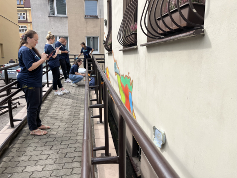Walczą z mową nienawiści w przestrzeni miejskiej. To już 3 tysiące zamalowanych haseł - 1