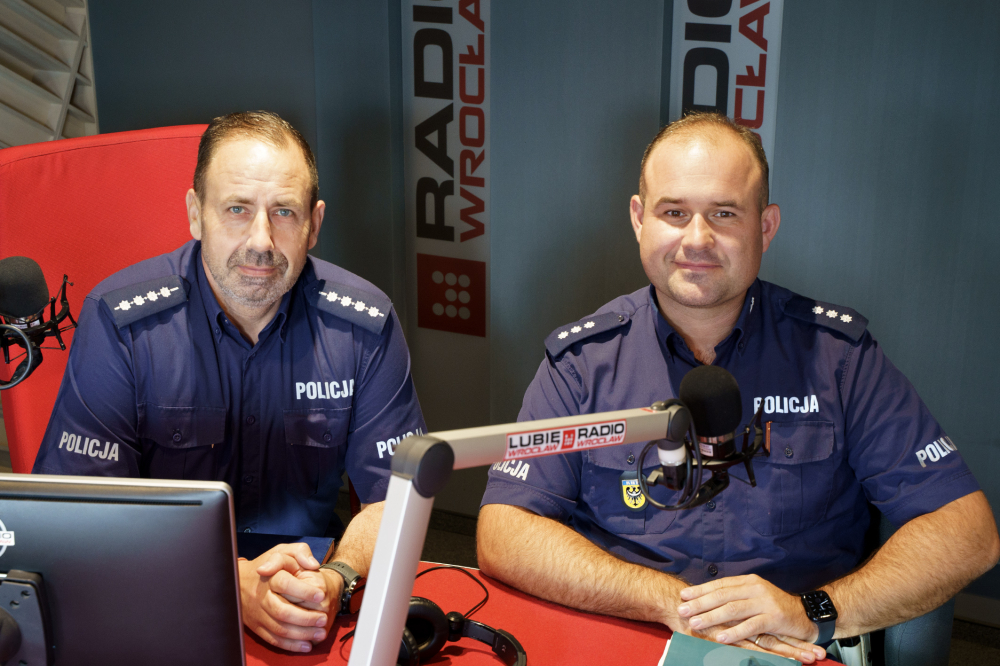 Reakcja24: Bezpieczni na drodze, znający przepisy ruchu. Rozmawiamy z policjantami WRD - Policjanci Wydziału Ruchu Drogowego w studiu Radia Wrocław.