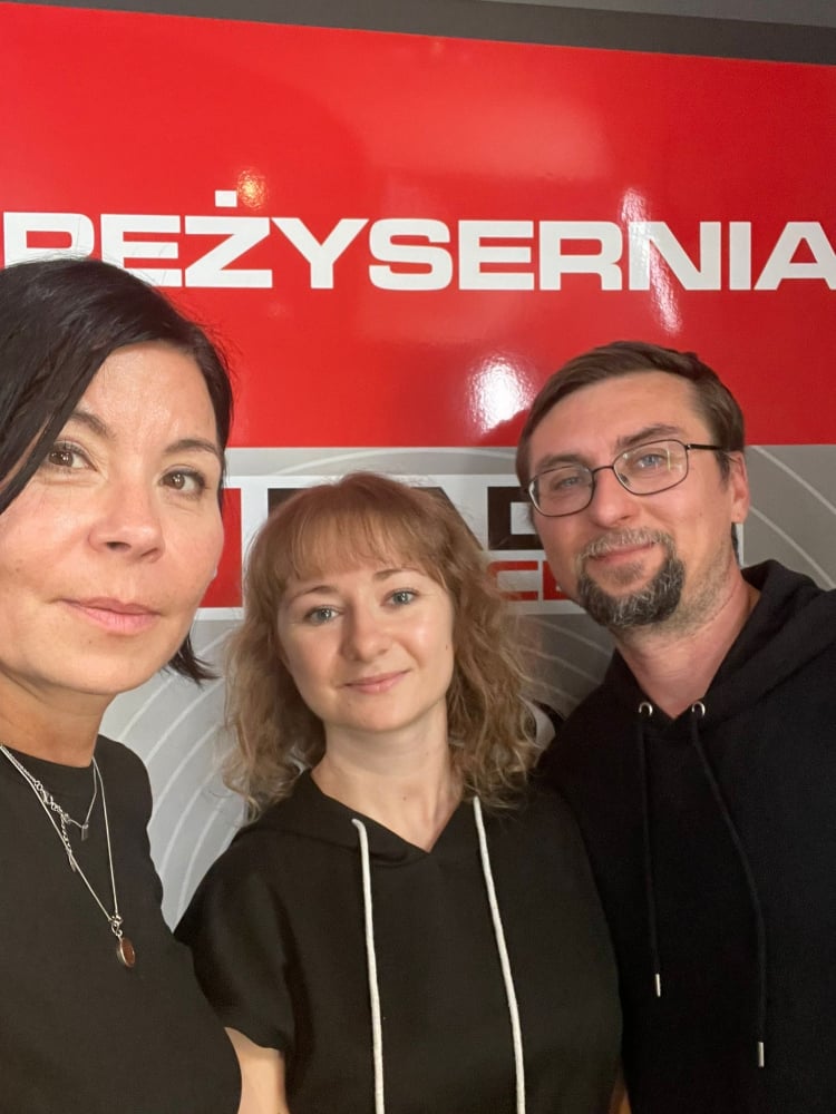Chwalimy swoje: Książkowe małżeństwo - Od lewej: Katarzyna Górna-Drzewosz, Agnieszka Merwińska oraz Tomasz Merwiński w studiu Radia Wrocław.