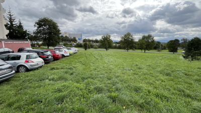 Na osiedlu 30 tysięcy os&oacute;b, a powstanie parking na 30 miejsc. "To już jest dużo"