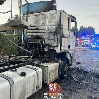 Pożar ciężarówki i budynku w Jordanowie Śląskim. Dym było widać z odległości wielu kilometrów - 0