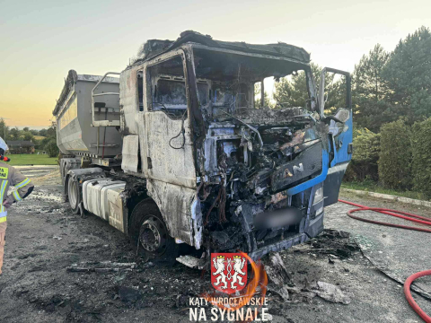 Pożar ciężarówki i budynku w Jordanowie Śląskim. Dym było widać z odległości wielu kilometrów - 2
