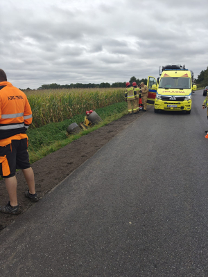 Tragedia podczas prac drogowych. Walec przewrócił się do rowu i przygniótł operatora - 0