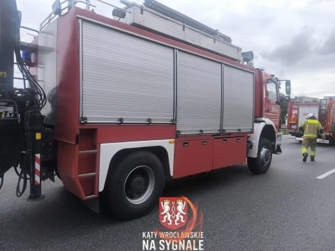 Dwie ciężarówki zderzyły się na AOW. Długi korek przed zjazdem na autostradę [ZDJĘCIA] - 0