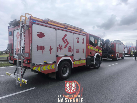 Dwie ciężarówki zderzyły się na AOW. Długi korek przed zjazdem na autostradę [ZDJĘCIA] - 2