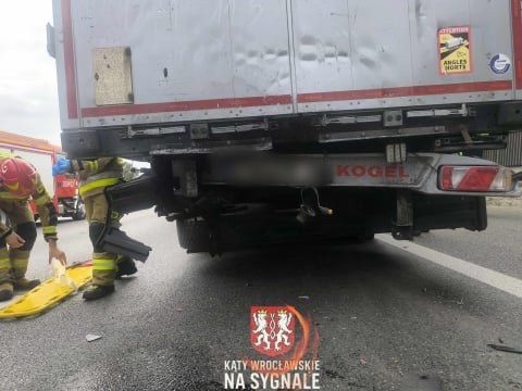 Dwie ciężarówki zderzyły się na AOW. Długi korek przed zjazdem na autostradę [ZDJĘCIA] - 4