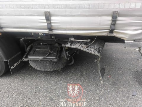 Dwie ciężarówki zderzyły się na AOW. Długi korek przed zjazdem na autostradę [ZDJĘCIA] - 6