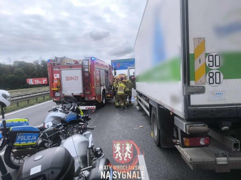Dwie ciężarówki zderzyły się na AOW. Długi korek przed zjazdem na autostradę [ZDJĘCIA] - 7