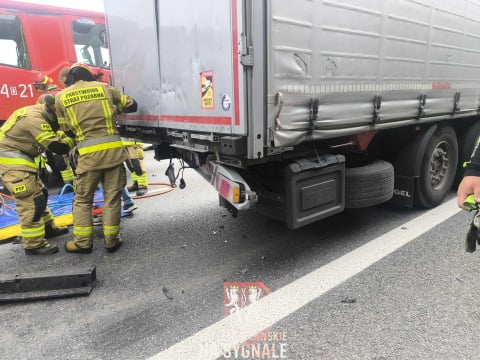 Dwie ciężarówki zderzyły się na AOW. Długi korek przed zjazdem na autostradę [ZDJĘCIA] - 8
