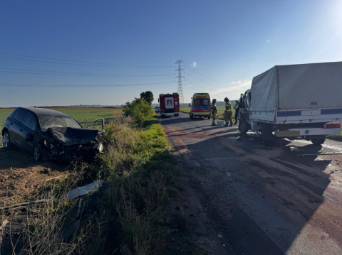 Poważny wypadek na Dolnym Śląsku. Jedna osoba ranna, droga zablokowana [ZDJĘCIA] - 0