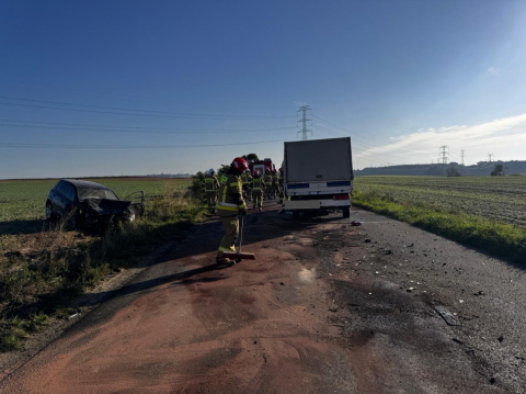 Poważny wypadek na Dolnym Śląsku. Jedna osoba ranna, droga zablokowana [ZDJĘCIA] - 1