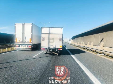 Trudny dzień na drogach Dolnego Śląska. Wielu kierowców stoi w korkach  [ZDJĘCIA] - 6