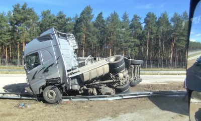 Trudny dzień na drogach Dolnego Śląska. Wielu kierowc&oacute;w stoi w korkach  [ZDJĘCIA]