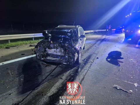 Dwa nocne wypadki na Dolnym Śląsku. Nie żyje jedna osoba, kilka jest rannych - 1
