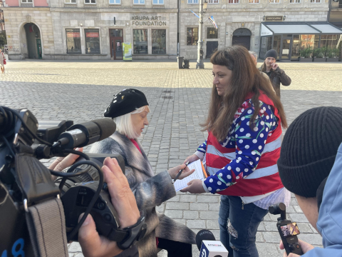 "Dzisiaj idziemy w miasto". Rozpoczyna się druga zbiórka podpisów pod wnioskiem o referendum - 1