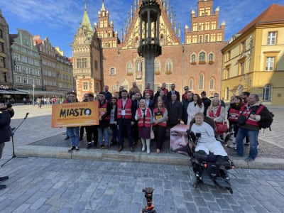 "Dzisiaj idziemy w miasto". Rozpoczyna się druga zbi&oacute;rka podpis&oacute;w ws. referendum