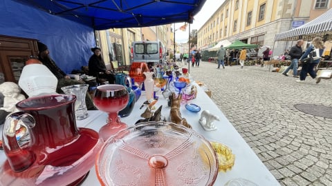 Jelenia Góra zmieniła się w wielkie targowisko. Trwa Jarmark Staroci i Osobliwości - 2