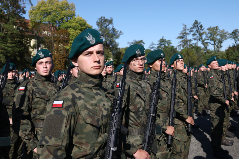 Ponad 400 młodych żołnierzy złożyło przysięgę wojskową. Przed nimi pięć lat wymagających studiów - 0