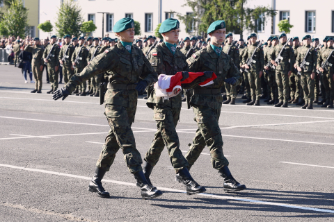 Ponad 400 młodych żołnierzy złożyło przysięgę wojskową. Przed nimi pięć lat wymagających studiów - 3