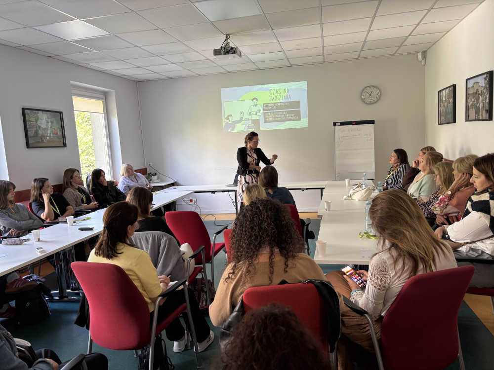 Jak wzmacniać tych, którzy pomagają dzieciom? We Wrocławiu dyskutowano o wspieraniu pedagogów - Konferencja "Mocni". Kilkadziesiąt osób rozmawiało o potrzebie wspierania wychowawców, psychologów i pedagogów.