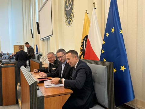 Wsparcie dla 30 jednostek OSP z Dolnego Śląska. Dostaną środki na nowe i używane wozy strażackie - 0