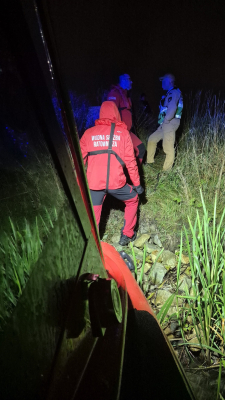 Akcja służb przy Mostach Trzebnickich. Zgłoszenie od świadka: Kobieta z dzieckiem weszła do wody - 2