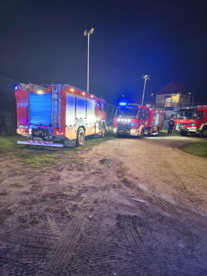 Akcja służb przy Mostach Trzebnickich. Zgłoszenie od świadka: Kobieta z dzieckiem weszła do wody - 3