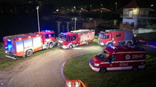 Akcja służb przy Mostach Trzebnickich. Kobieta z dzieckiem miała wejść do wody