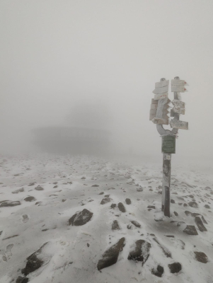 Pierwszy śnieg spadł w Karkonoszach! Zobacz zdjęcia ze szczytu Śnieżki - 2