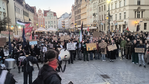 Chcą reakcji władz i uwolnienia członków misji. Protest we Wrocławiu po przechwyceniu Globalnej Flotylli Sumud - 1