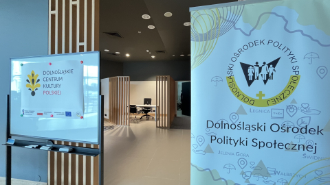 Jeleniogórskie Centrum Kultury Polskiej pomoże obcokrajowcom. Mogą skorzystać z pomocy - 0