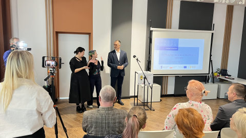 Jeleniogórskie Centrum Kultury Polskiej pomoże obcokrajowcom. Mogą skorzystać z pomocy - 4