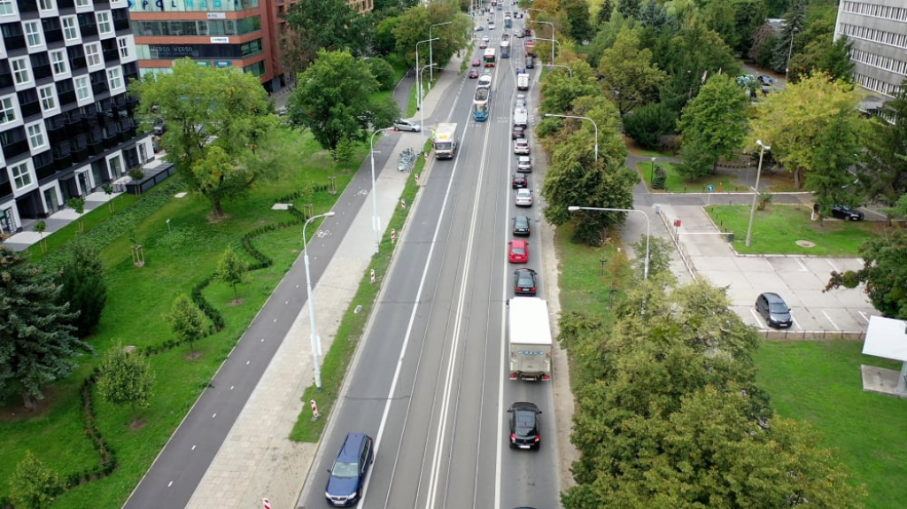 Kierowcy świętują koniec remontu, ale prace drogowe nie zwalniają i przenoszą się w inne miejsce - Droga wolna, ale kolejne roboty czekają tuż za zakrętem