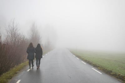Uważajcie na drogach! Na Dolnym Śląsku pojawią się gęste mgły. Jest ostrzeżenie IMGW