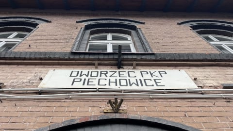 Dworzec w Piechowicach straszy turystów. Naprawiono dach, a co z resztą budynku? - 0