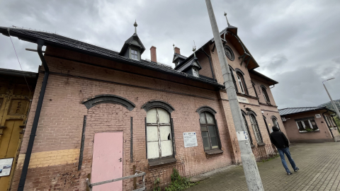 Dworzec w Piechowicach straszy turystów. Naprawiono dach, a co z resztą budynku? - 3