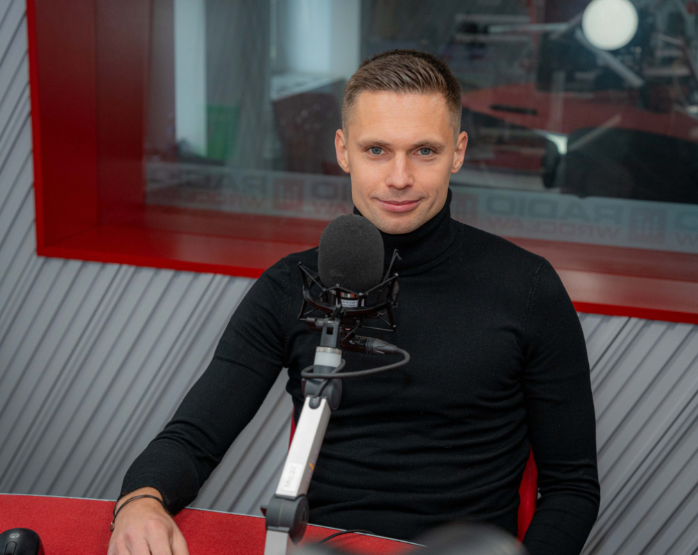 Chwalimy swoje: Damian Sylwestrzak - tata czwórki dzieci, ekonomista i sędzia Ligi Mistrzów - Damian Sylwestrzak gościem audycji "Chwalimy swoje".