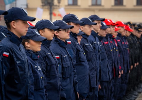 Chcą pomagać innym i dawać dobry przykład. Tak wyglądało ślubowanie uczniów klas mundurowych [ZDJĘCIA] - 9