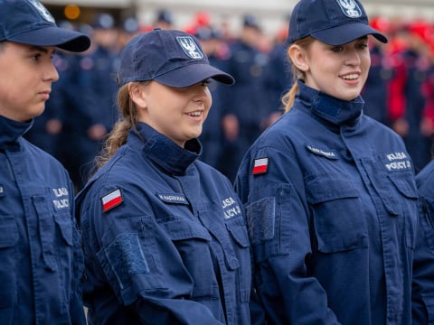 Chcą pomagać innym i dawać dobry przykład. Tak wyglądało ślubowanie uczniów klas mundurowych [ZDJĘCIA] - 10
