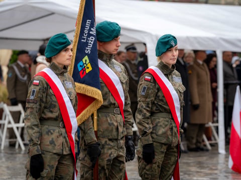 Chcą pomagać innym i dawać dobry przykład. Tak wyglądało ślubowanie uczniów klas mundurowych [ZDJĘCIA] - 2