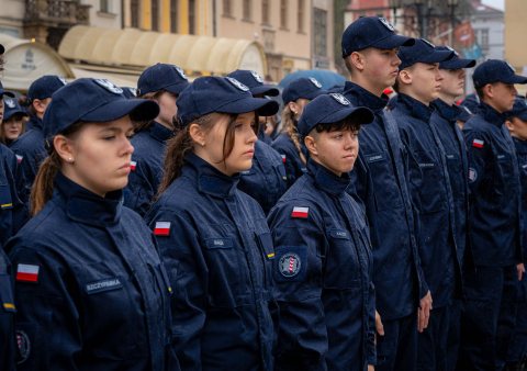 Chcą pomagać innym i dawać dobry przykład. Tak wyglądało ślubowanie uczniów klas mundurowych [ZDJĘCIA] - 3