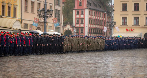 Chcą pomagać innym i dawać dobry przykład. Tak wyglądało ślubowanie uczniów klas mundurowych [ZDJĘCIA] - 4