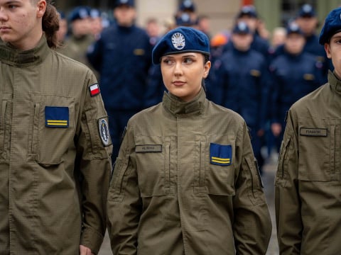 Chcą pomagać innym i dawać dobry przykład. Tak wyglądało ślubowanie uczniów klas mundurowych [ZDJĘCIA] - 5