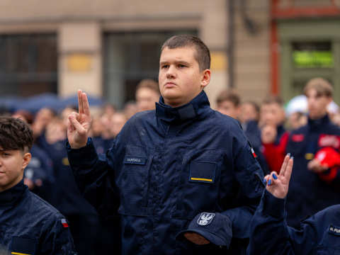 Chcą pomagać innym i dawać dobry przykład. Tak wyglądało ślubowanie uczniów klas mundurowych [ZDJĘCIA] - 6